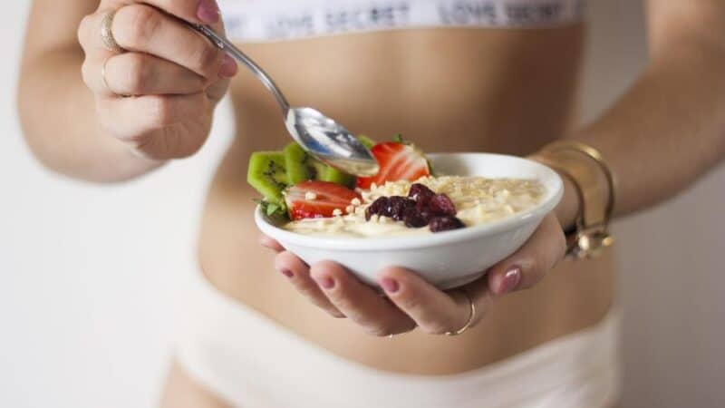 Wpływ diety na wyniki sportowe: Jak odpowiednie odżywianie może poprawić Twoje osiągnięcia